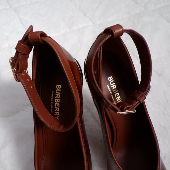 Burberry Patent Leather Scallop Detail Pointed Toe Pumps, Retro Party Event NIB - Picture 12 of 16